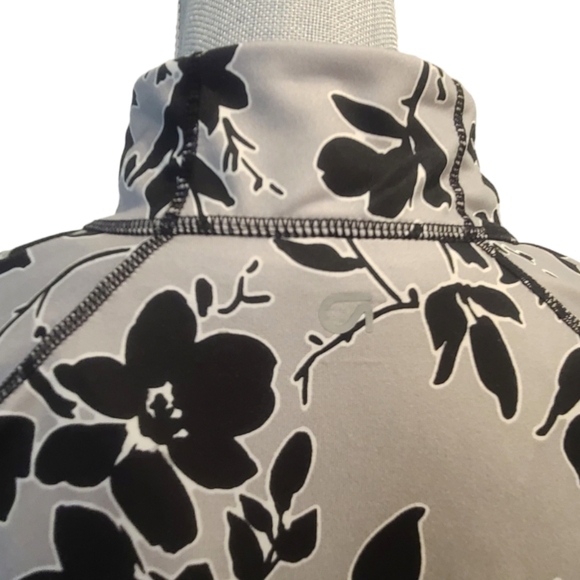 GapFit Zip up Jacket - Picture 6 of 9